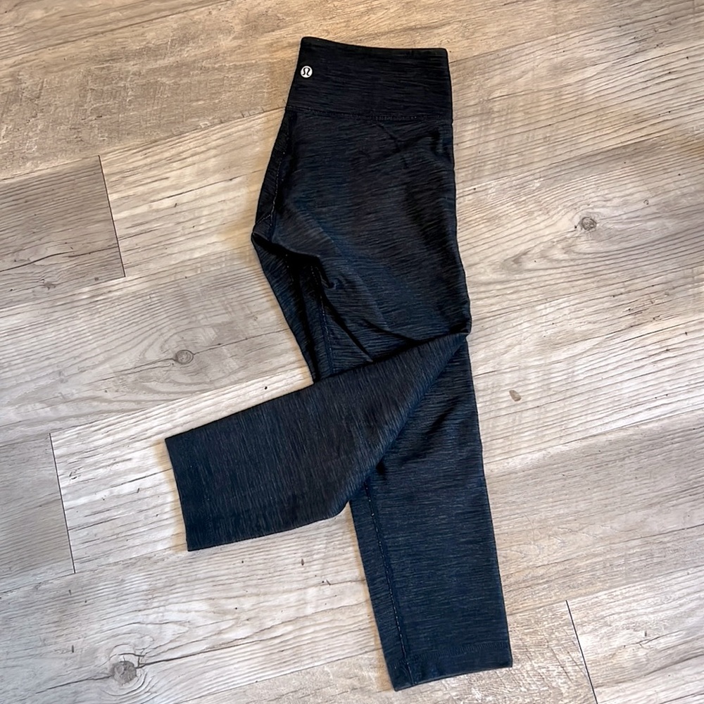 Lululemon wunder under crops *textured*
